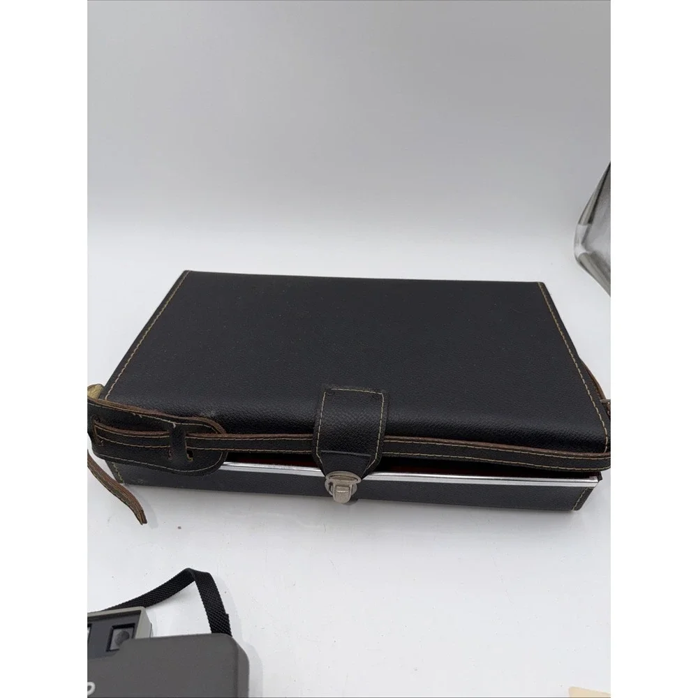 VINTAGE POLAROID LAND CAMERA AUTOMATIC 330 IN CASE